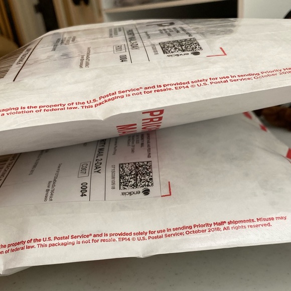 Meet your Posher, Cynthia - Picture 2 of 3